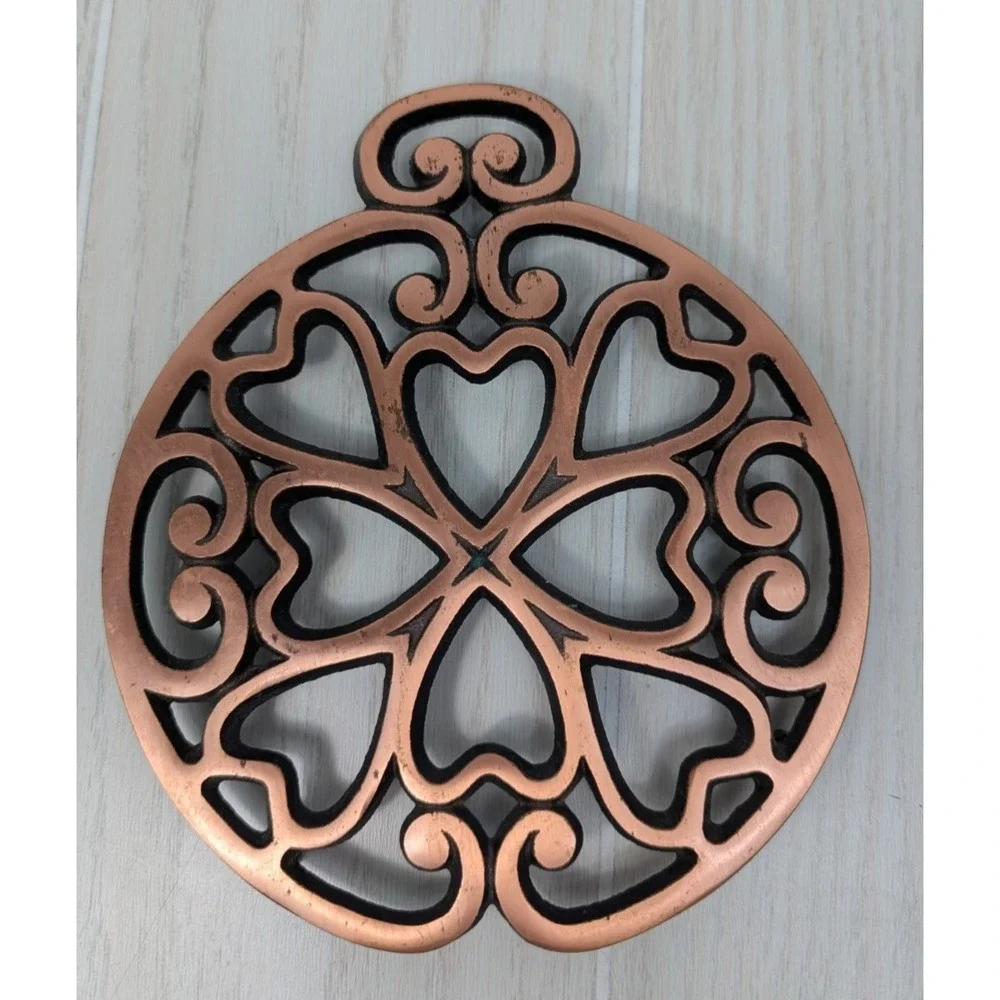 Pampered Chef 2007 copper metal trivet hearts scrolls